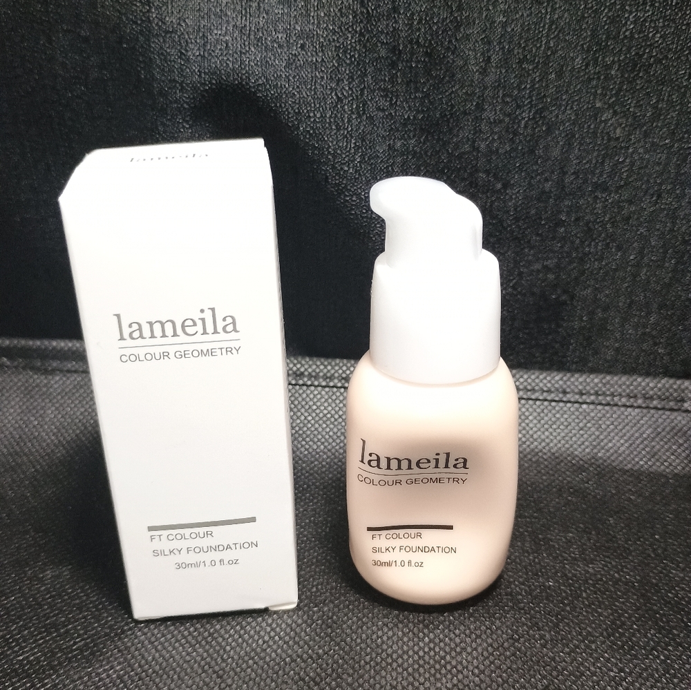 1 Bottle of Lameila silky foundation